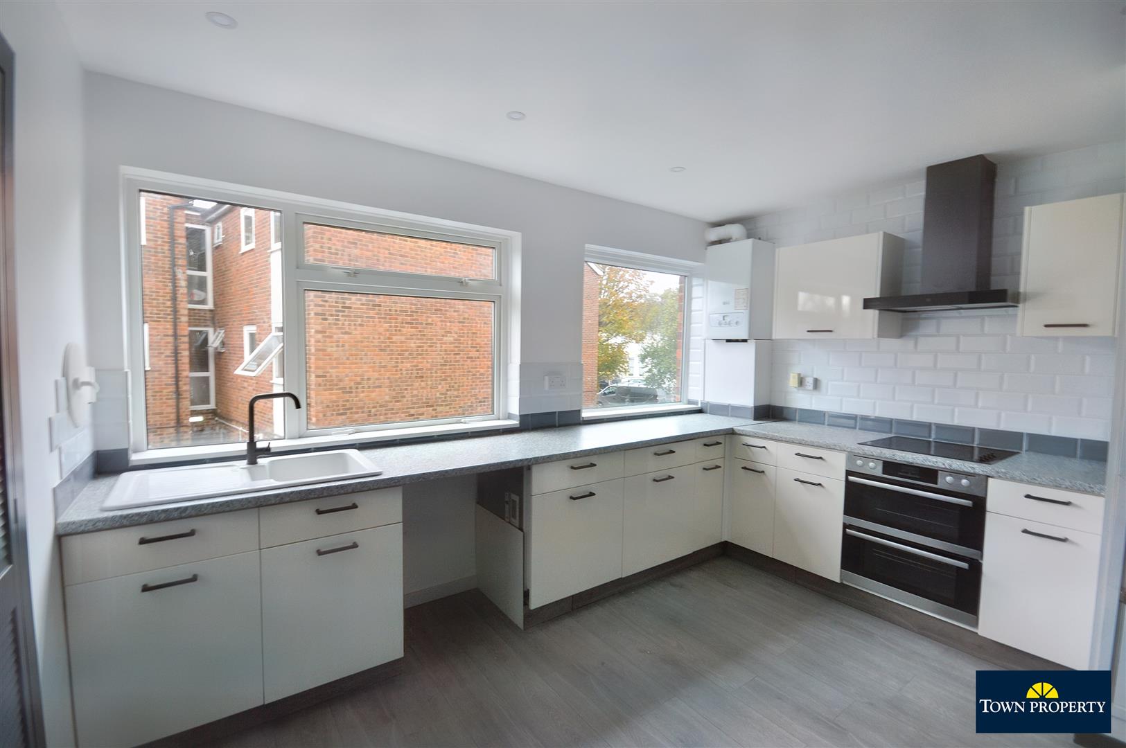 Property Details for Roselands Avenue Eastbourne BN22 8NR Town